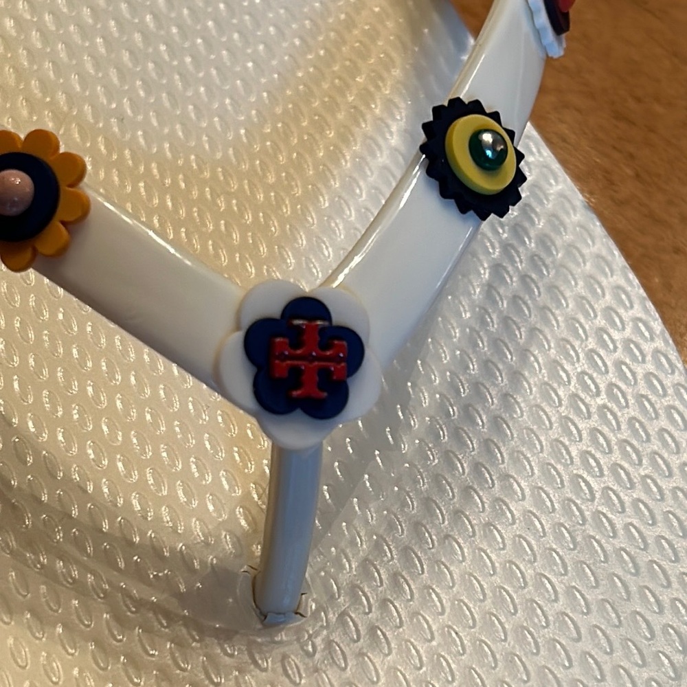 Tory Burch off white flip flops Sz 8